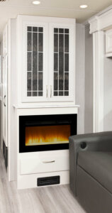 14_fireplace_Frontier34GT_Alloy_Heritage1486MY22-scaled
