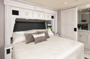 14_masterbed_DISC38K_ridgeland_Heritage_MY22_4628