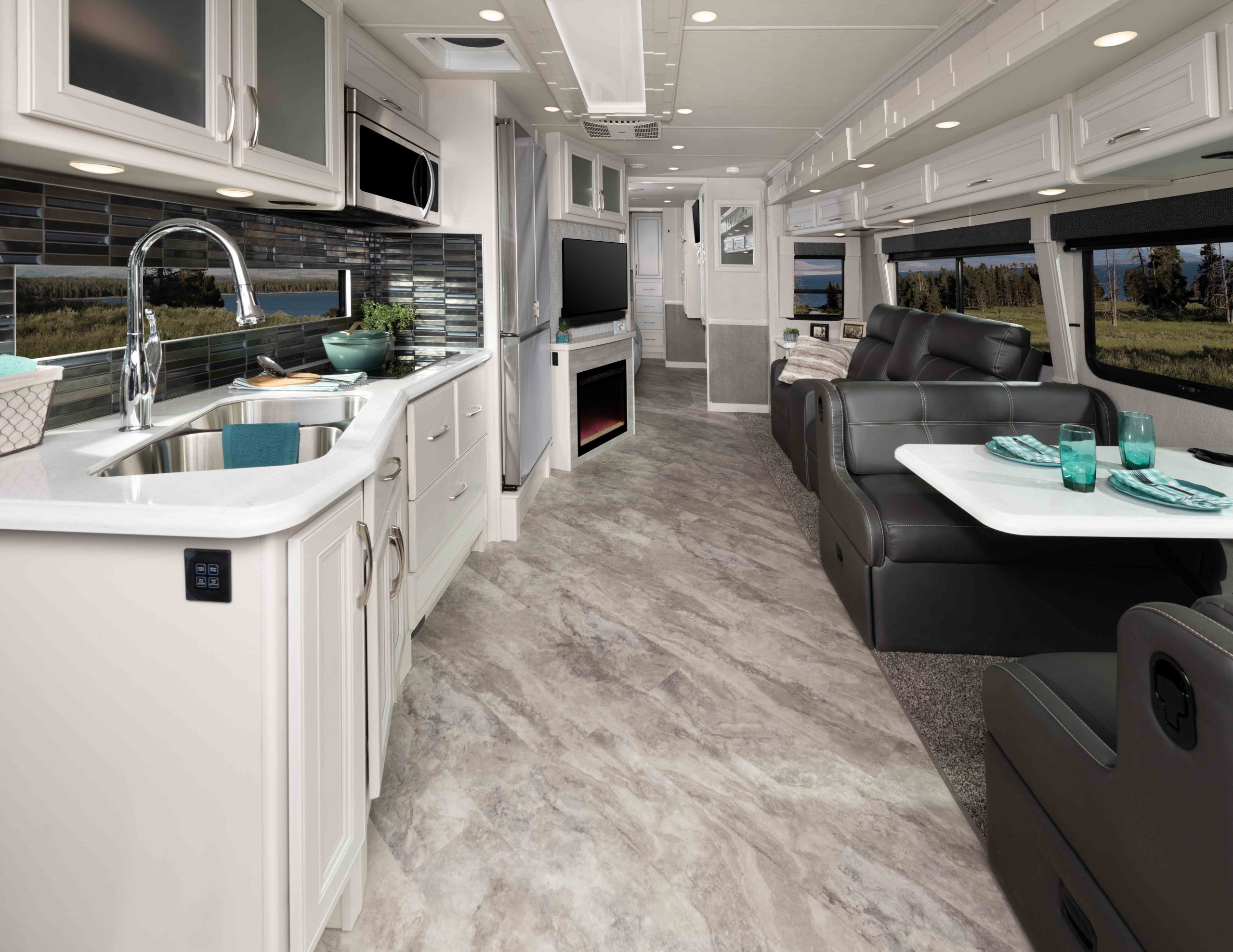 2023 Southwind - Spacious Class A Gas Motorhome - Fleetwood RV