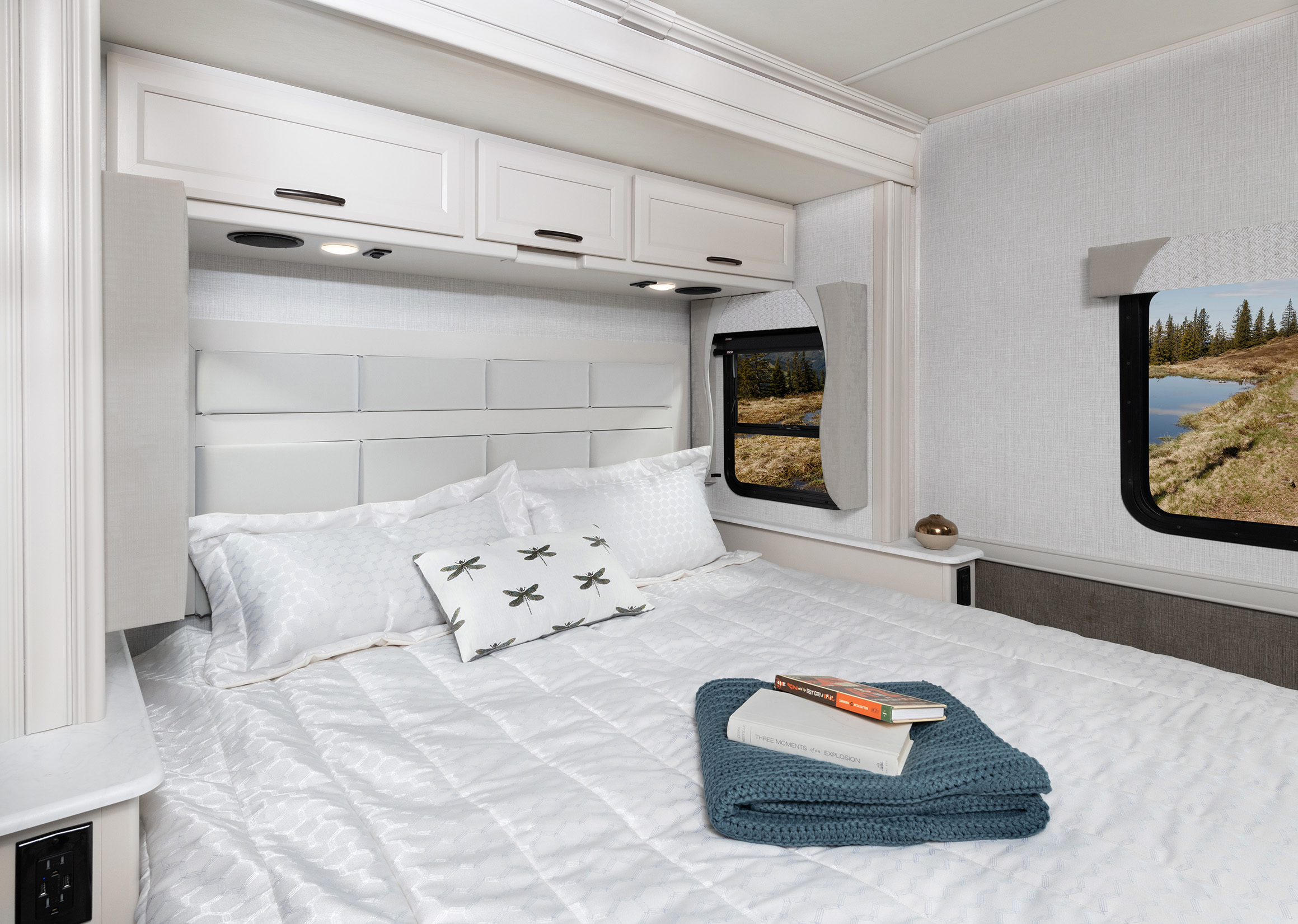 2024 Bounder Greatest Selling Class A Gas RV Fleetwood RV